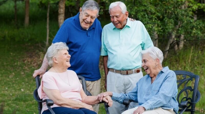 Esse grupo de amigos da ala se reúne para jantar há 50 anos